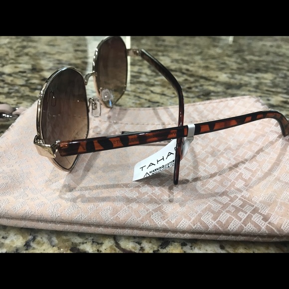 NWT Tahari  gold tone & Tortoise tone Sunglasses - Picture 3 of 7